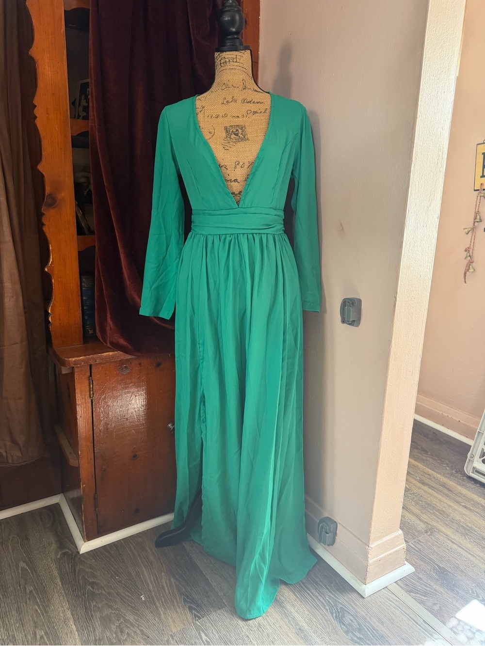 Elegant Green Long Sleeve V-Neck Maxi Dress